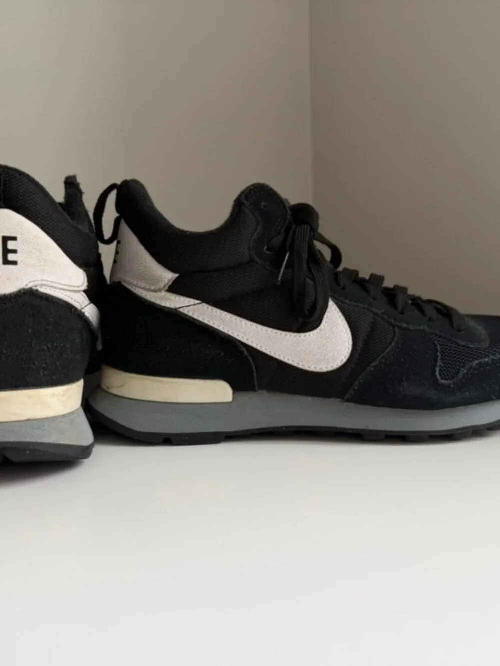 Nike Internationalist Mid Sneakers Black White Gray Women's Size 6.5